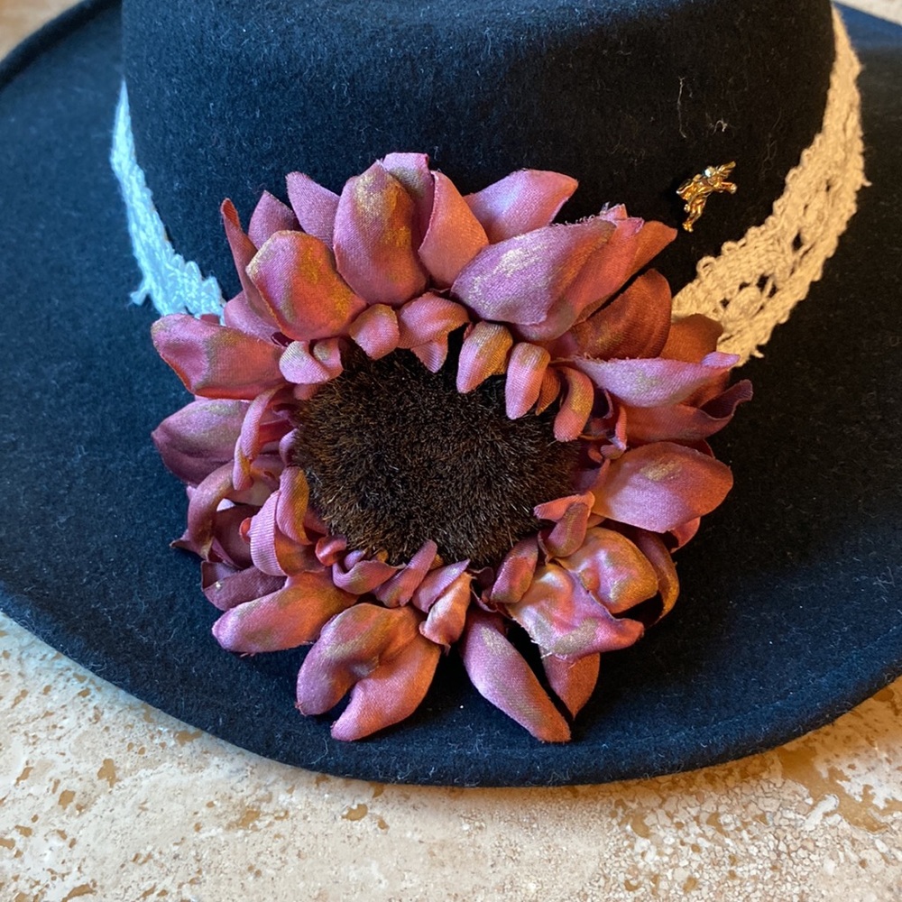 Hat🌸🌸 - Picture 4 of 4